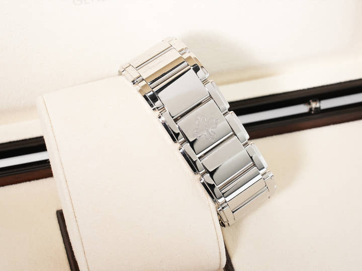パテックフィリップ Twenty-4 TIFFANY&CO. Ref.4910/10A-010 ステンレススチール グレー文字盤 中古 cpeg7puk