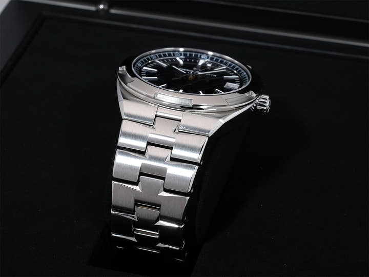 ヴァシュロンコンスタンタン オーヴァーシーズ Ref.4500V/110A-B128 ステンレススチール ブルー文字盤 中古 vrqp5dut