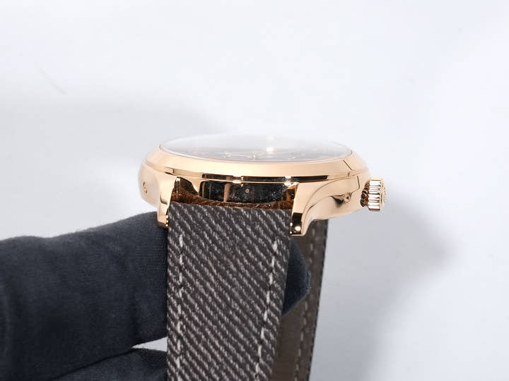 Patek Philippe Annual Calendar Moonphase Ref. 4946R-001 Rose Gold Chestnut, Vertical and Horizontal Satin-Finished Dial, Excellent Condition ah8wryjv