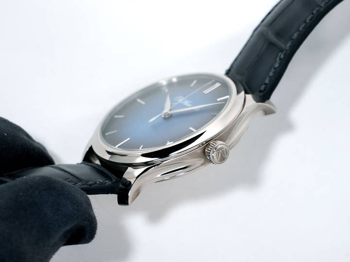 H.モーザー エンデバー センターセコンド Ref.1200-0201 ホワイトゴールド ファンキーブルー文字盤 美中古 x4mt54ay
