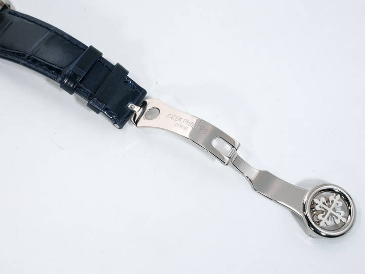 パテックフィリップ アニュアルカレンダー Ref.5205G-013 ホワイトゴールド ブルーブラックグラデーション文字盤 美中古 mwbfh73b