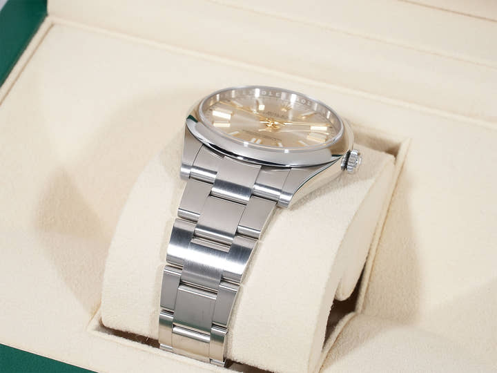 ロレックス オイスターパーペチュアル41 Ref.124300 ステンレススチール シルバー文字盤 美品 cx53sd3n