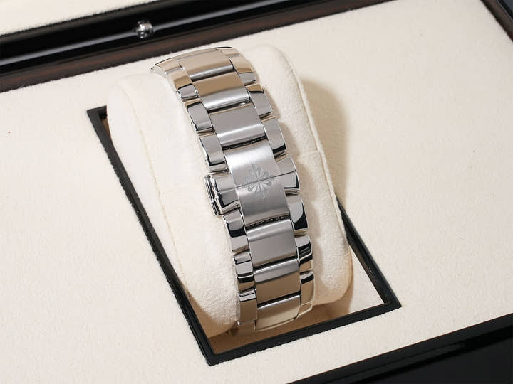 パテックフィリップ アニュアルカレンダー クロノグラフ Ref.5905/1A-001 ステンレススチール オリーブグリーン ソレイユ文字盤 美中古 ru8gg3p9