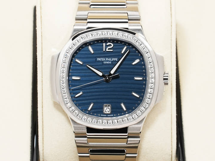 Patek Philippe Nautilus Ref. 7118/1200A-001 Stainless Steel Blue Opalescent Dial Unused 4tyjan43