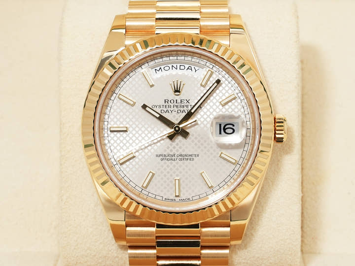 ロレックス デイデイト40 Ref.228238 イエローゴールド シルバーダイアゴナル文字盤 中古 ydhhbrjw