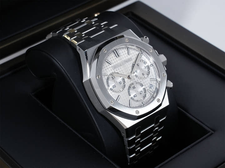 オーデマピゲ ロイヤルオーク クロノグラフ 50周年記念 Ref.26240ST.OO.1320ST.03 ステンレススチール シルバー文字盤 中古 ybm6evpa