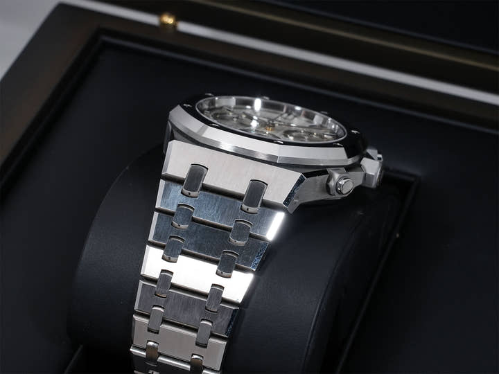 オーデマピゲ ロイヤルオーク クロノグラフ 50周年記念 Ref.26240ST.OO.1320ST.03 ステンレススチール シルバー文字盤 中古 ybm6evpa