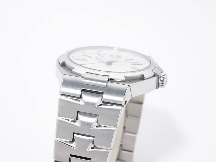 Vacheron Constantin Overseas Ref. 47040/B01A-9093 Stainless Steel White Dial Used rtjahegh