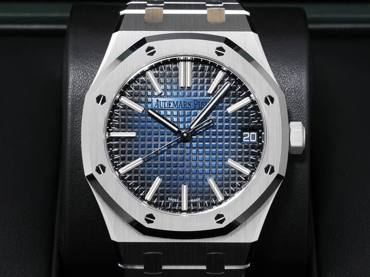 Audemars Piguet Royal Oak Ref.15510BC.OO.1320BC.04 White Gold Smoked Blue Dial Unused afn37e89