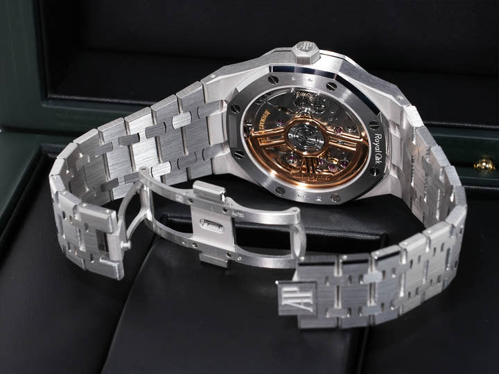 Audemars Piguet Royal Oak Ref.15510BC.OO.1320BC.04 White Gold Smoked Blue Dial Unused afn37e89
