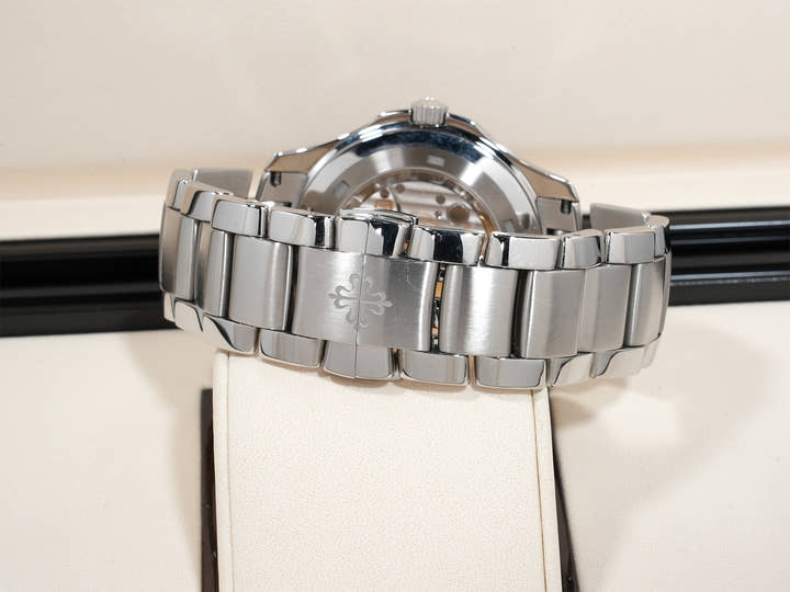 Patek Philippe Aquanaut Extra-Large Ref. 5167/1A-001 Stainless Steel Black Dial Pre-Owned 256dtjkx