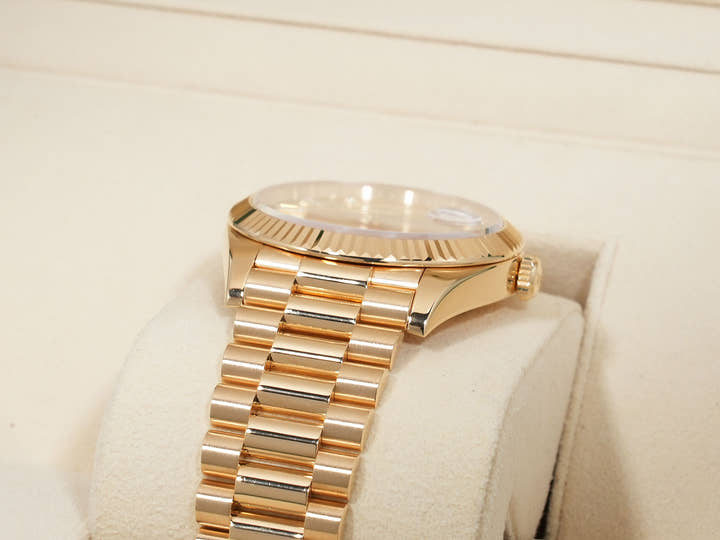 Rolex Day-Date 40 Ref.228238A Yellow Gold Champagne Gold x 10P Baguette Diamond Dial Excellent Used Condition 4ck5roaf