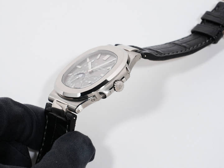Patek Philippe Nautilus Petit Complication Ref. 5712G-001 White Gold Slate Dial Used v9vb62sf