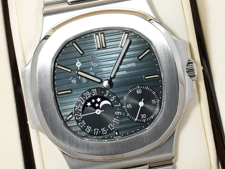 Patek Philippe Nautilus Petit Complication Ref. 5712/1A-001 Stainless Steel Blue Dial Excellent Condition syz9p39g