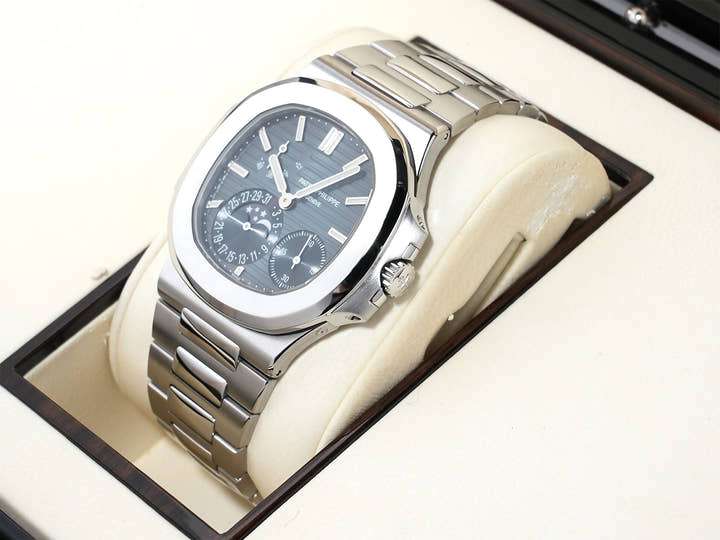 Patek Philippe Nautilus Petit Complication Ref. 5712/1A-001 Stainless Steel Blue Dial Excellent Condition syz9p39g