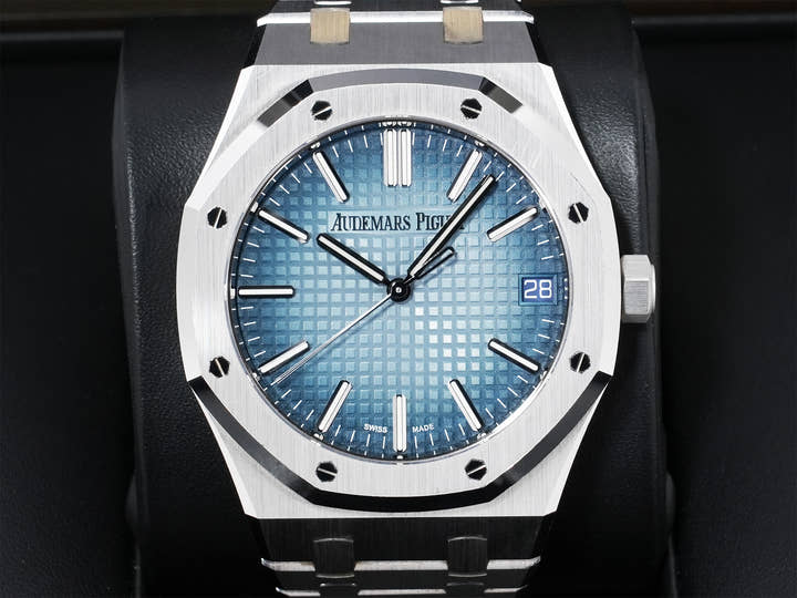Audemars Piguet Royal Oak Ref.15510BC.OO.1320BC.02 White Gold Smoked Blue Dial Used sfgbfkvv