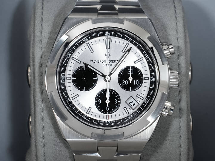 Vacheron Constantin Overseas Chronograph Ref. 5520V/210A-B686 Stainless Steel Silver Dial Used v8f65wat