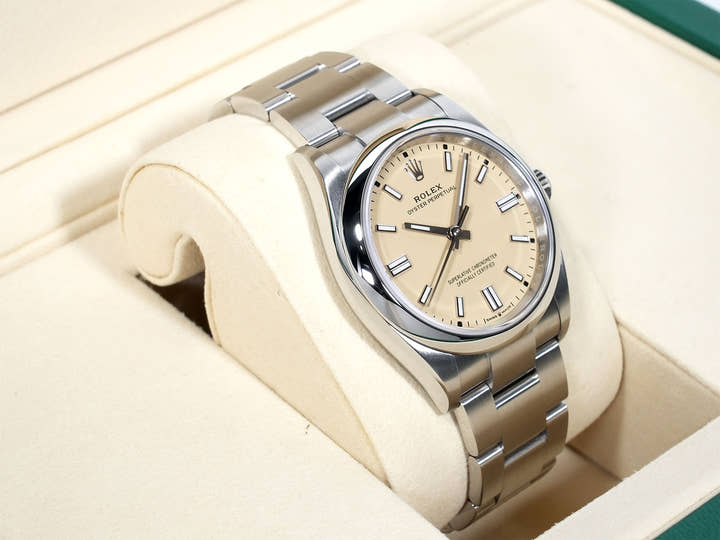 Rolex Oyster Perpetual 36 Ref. 126000 Stainless Steel Beige Dial Excellent Condition eyayoh2i