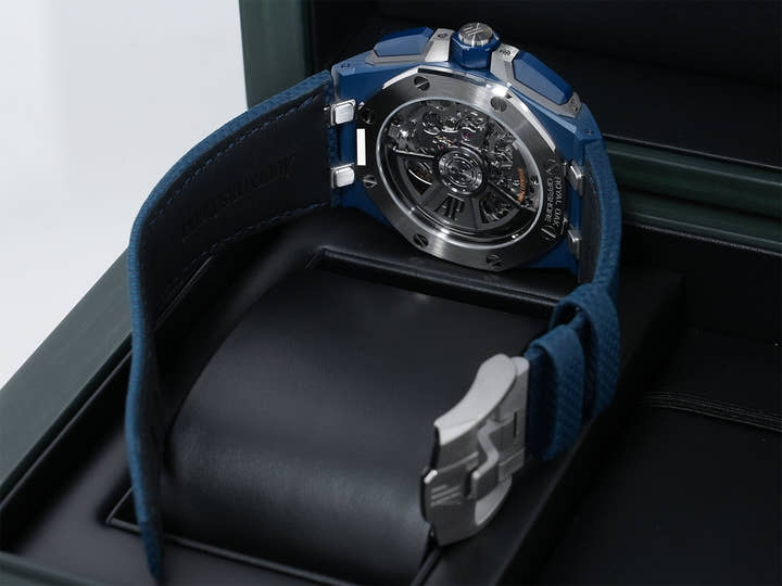 オーデマピゲ ロイヤルオーク オフショア クロノグラフ Ref.26420CD.OO.A029VE.01 “ナイトブルー”セラミック ベージュ文字盤 未使用 vuyemrqi