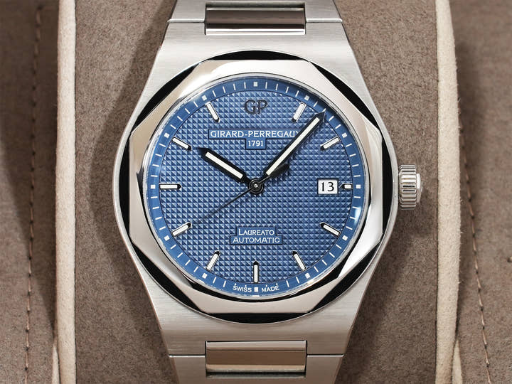 Girard-Perregaux Laureato Ref.81000-11-431-11A Stainless Steel Blue Dial Used 78zms5wi