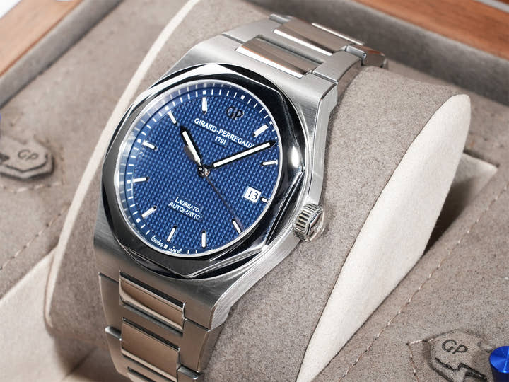 Girard-Perregaux Laureato Ref.81000-11-431-11A Stainless Steel Blue Dial Used 78zms5wi