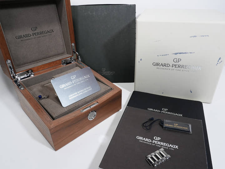 Girard-Perregaux Laureato Ref.81000-11-431-11A Stainless Steel Blue Dial Used 78zms5wi