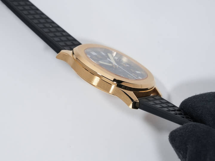 Patek Philippe Aquanaut Ref. 5065J-001 Yellow Gold Black Dial Used 5h3ebcnd
