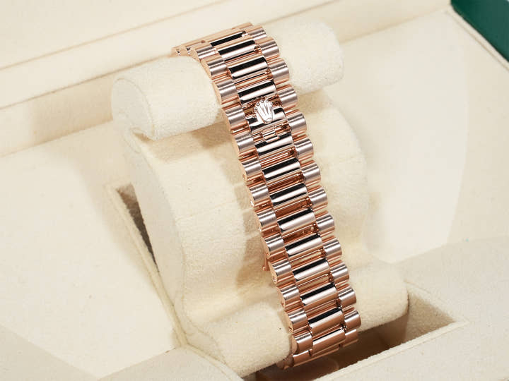 ロレックス デイデイト40 Ref.228235 エバーローズゴールド オリーブグリーン文字盤 中古 3zfjo4qd