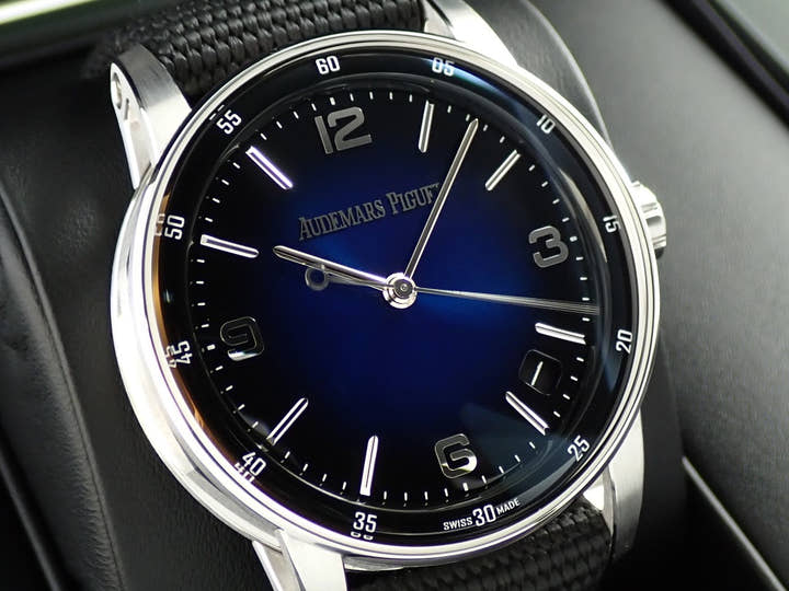 オーデマピゲ CODE 11.59 バイ オーデマ ピゲ Ref.15210BC.OO.A002KB.01 ホワイトゴールド スモークブルーラッカー文字盤