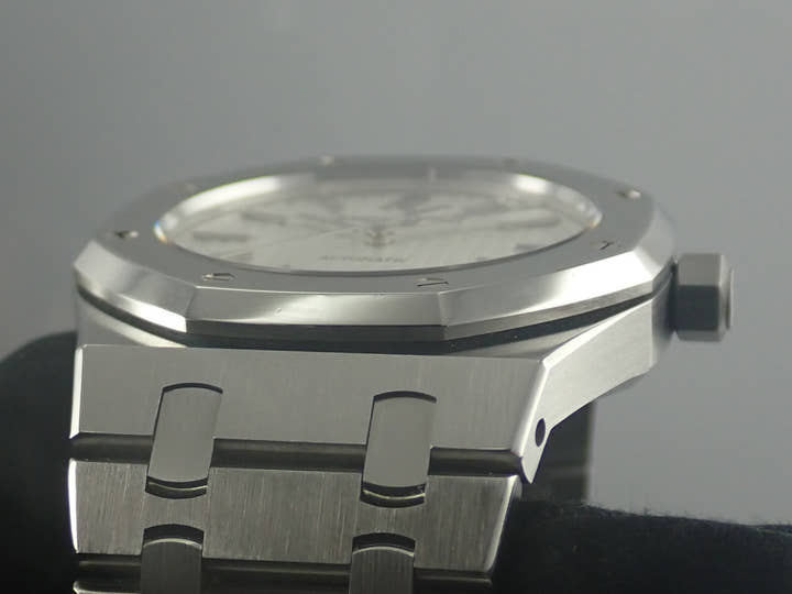 オーデマピゲ ロイヤルオーク Ref.15300ST.OO.1220ST.01 シルバー文字盤 中古 royal-oak-228
