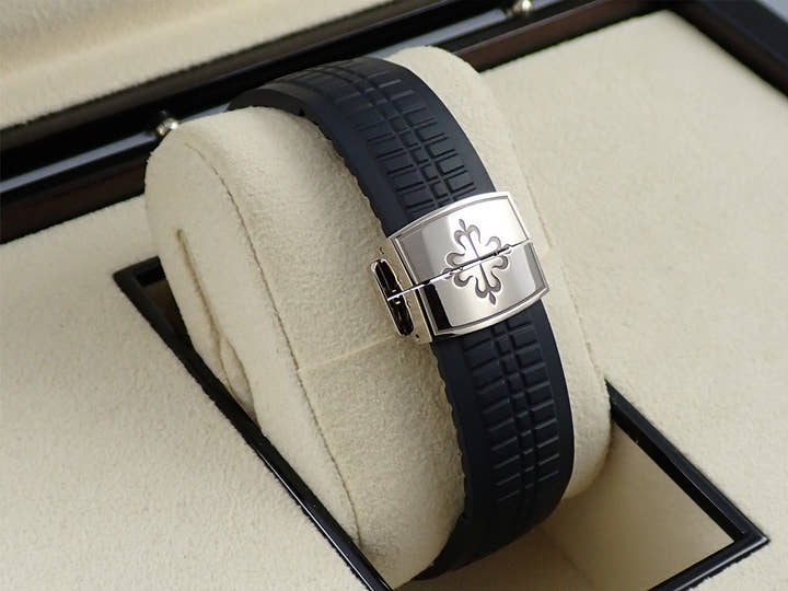 パテックフィリップ アクアノート Ref.5168G-001 ホワイトゴールド ミッドナイトブルー文字盤