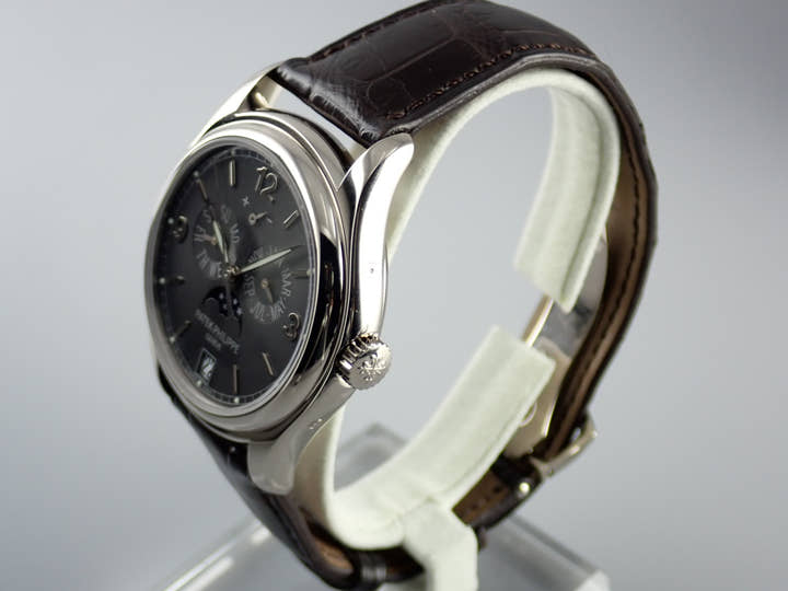 Patek Philippe Annual Calendar Ref.5146G-010 Grey Dial Used annual-calendar-20