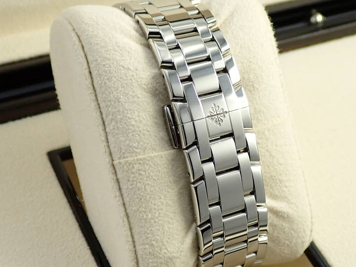 パテックフィリップ アニュアルカレンダー ムーンフェイズ Ref.4947/1A-001 ステンレススチール ブルー文字盤