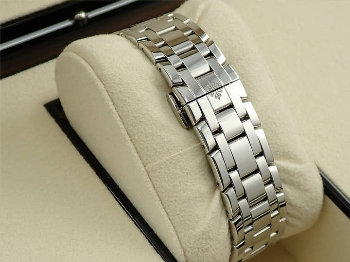 パテックフィリップ アニュアルカレンダー ムーンフェイズ Ref.4947/1A-001 ステンレススチール ブルー文字盤