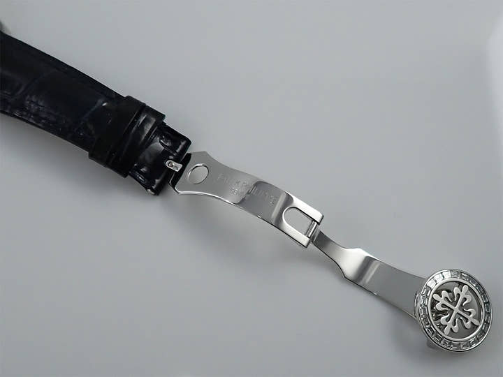 パテックフィリップ アニュアルカレンダー クロノグラフ Ref.5961P-001 プラチナ マット・ブルー・オパーリン文字盤