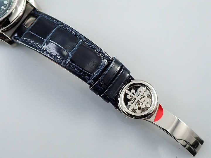 パテックフィリップ アニュアルカレンダー Ref.5205G-013 ホワイトゴールド ブルーブラックグラデーション文字盤