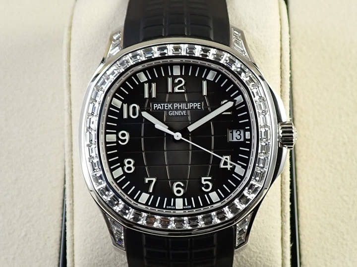 パテックフィリップ アクアノート エクストララージ Ref.5167/300G-010 ホワイトゴールド ブラック文字盤