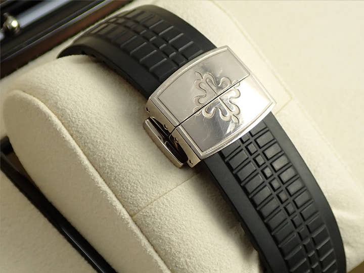 パテックフィリップ アクアノート エクストララージ Ref.5167/300G-010 ホワイトゴールド ブラック文字盤