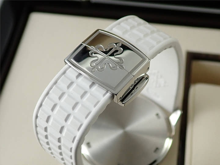 パテックフィリップ アクアノート ルーチェ Ref.5067A-011 ステンレススチール ホワイト文字盤
