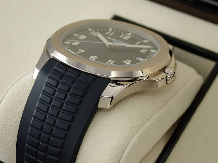 パテックフィリップ アクアノート Ref.5168G-001 ホワイトゴールド ミッドナイトブルー文字盤