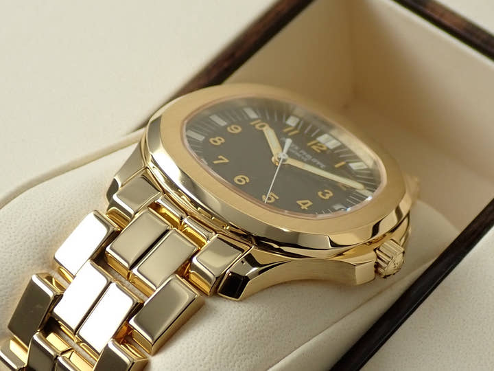 パテックフィリップ アクアノート Ref.5065J-001 イエローゴールド ブラック文字盤