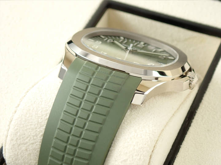 パテックフィリップ アクアノート Ref.5168G-010 ホワイトゴールド カーキグリーン文字盤