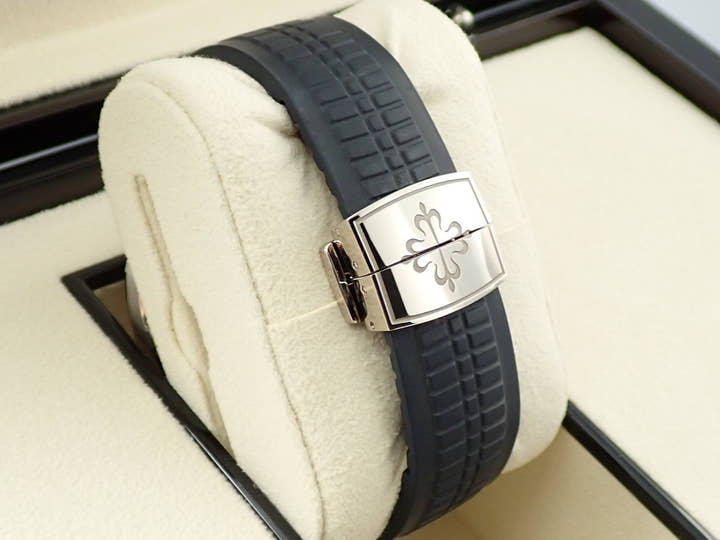 パテックフィリップ アクアノート Ref.5168G-001 ホワイトゴールド ミッドナイトブルー文字盤