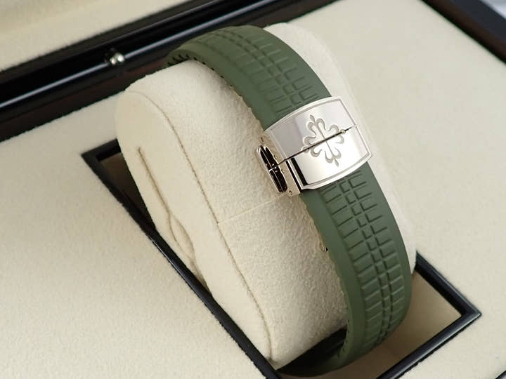 パテックフィリップ アクアノート Ref.5168G-010 ホワイトゴールド カーキグリーン文字盤