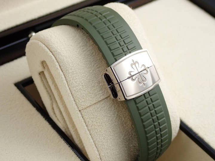 パテックフィリップ アクアノート Ref.5168G-010 ホワイトゴールド カーキグリーン文字盤