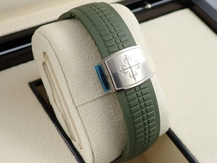 パテックフィリップ アクアノート Ref.5168G-010 ホワイトゴールド カーキグリーン文字盤