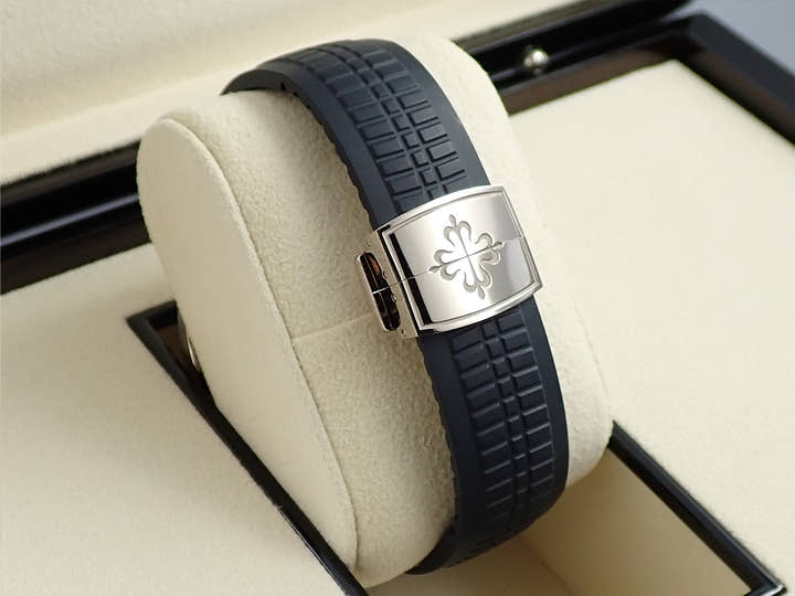 パテックフィリップ アクアノート Ref.5168G-001 ホワイトゴールド ミッドナイトブルー文字盤