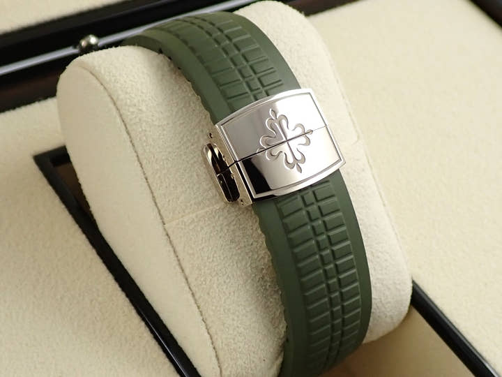 パテックフィリップ アクアノート Ref.5968G-010 ホワイトゴールド カーキグリーン文字盤