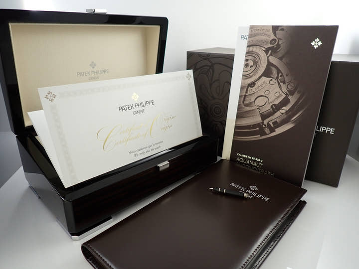 パテックフィリップ アクアノート Ref.5968G-010 ホワイトゴールド カーキグリーン文字盤