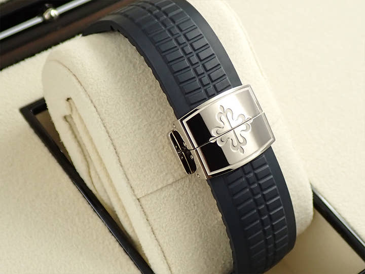 パテックフィリップ アクアノート Ref.5168G-001 ホワイトゴールド ミッドナイトブルー文字盤